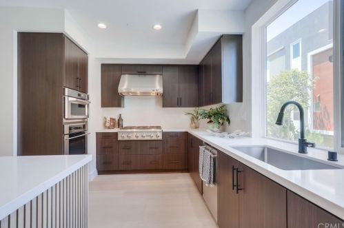 262 Rockefeller, Irvine CA  92612-8113 exterior