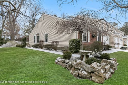 52 Redwood Dr, Tinton Falls NJ 07712-8702 exterior