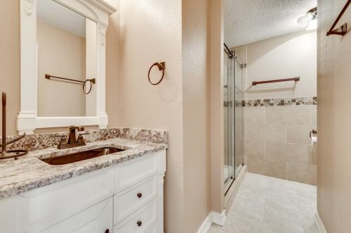 822 Clover Hl Ln, Cedar Hill TX 75104-7920 exterior