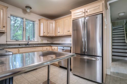 10 Cromwell St, Kittery, ME 03904-1102