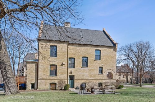 51 Scott Loop, Highland Park, IL 60035-5908