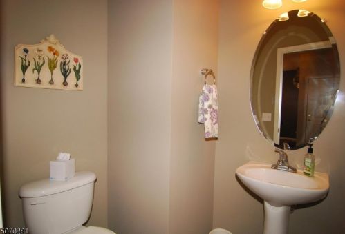 33 Junegrass Way, Hackettstown NJ  07840-4539 exterior