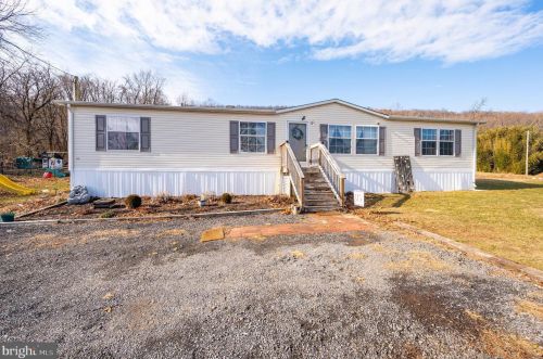 345 Loop Rd, Gerrardstown, WV 25420-3560