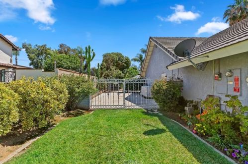 1678 Southport Dr, Riverside CA  92506-5449 exterior