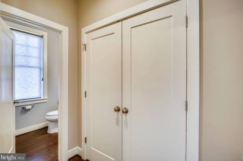 642 Ellsworth Dr, Silver Spring MD 20910-4301 exterior