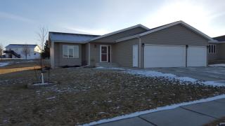 4813 Hitchcock Dr, Bismarck, ND 58503-5864