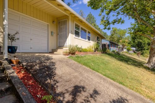 650 Mendocino Dr, Ukiah CA  95482-5606 exterior