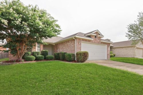 2931 Gospel Dr, Dallas, TX 75237-3570