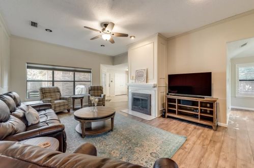 2902 Palisades Dr, Carrollton TX 75007-5083 exterior