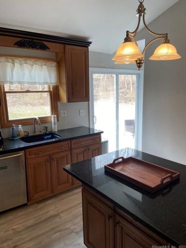 19 Dodge Dr, Huntington CT  06484-1723 exterior