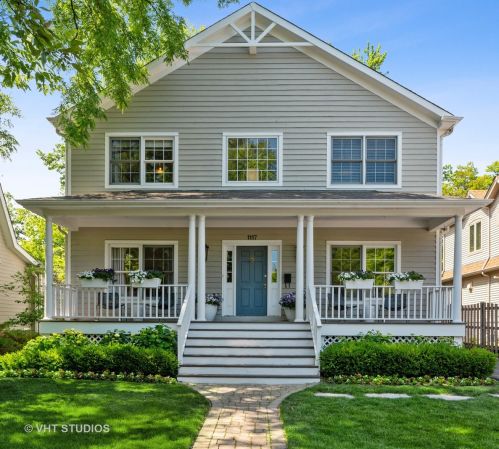 1117 Gage St, Northfield, IL 60093-1704