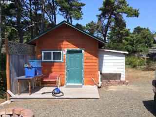 88525 5th Ave, Florence OR  97439-9107 exterior