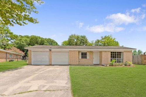 521 Gardenia St, Angleton TX 77515-4865 exterior