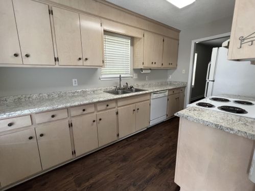 1 Summit Commons Ct, North Augusta SC  29841-0125 exterior