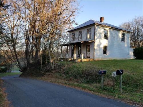 30 Church St, Tamworth, VA 23027-9722