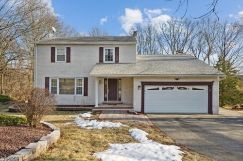31 Lynn Dr, Andover, NJ 07821-3507