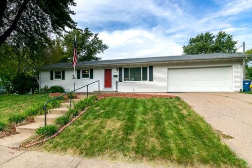 324 Spring St, Park View, IA 52748-1613