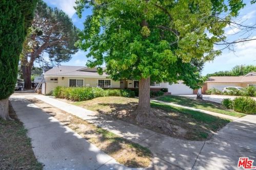 1223 Drake Dr, Simi Valley, CA 93065-4215