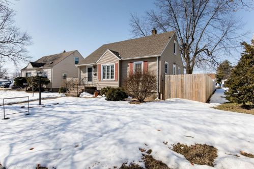 483 Cleveland Ave, Bradley, IL 60915-1515