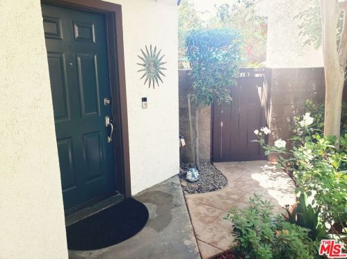 531 Hooper Ave, Simi Valley, CA 93065-7357