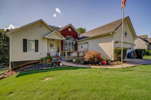 225 Clearwater Dr, Monroe, GA 30655-7319