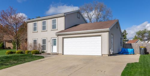 14 Chaucer Ln, Streamwood, IL 60107-1074