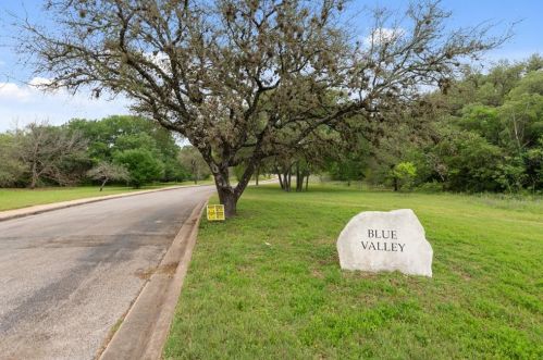 4602 Crk, Austin TX  78735-6401 exterior
