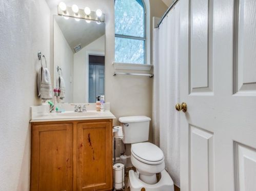 4401 Bay Vly Dr, Garland TX  75043-1874 exterior