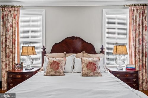 114 Kings Hwy, Tavistock NJ 08033-1981 exterior