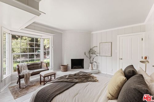 2480 Chevy Chase Dr, Glendale CA  91206-1845 exterior