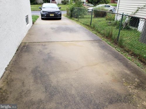 216 Beaver Dr, Gloucester, NJ 08031-2902