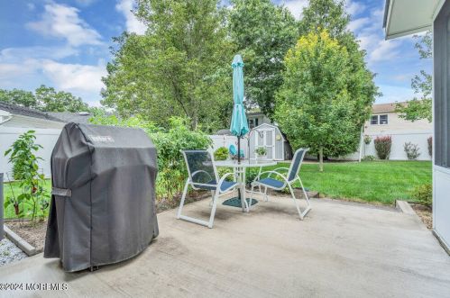 20 Pne Needle St, Wall Township NJ  07731-2647 exterior
