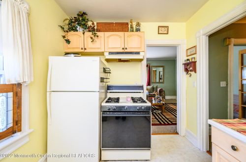 176 Hudson Ave, Tinton Falls NJ 07701-2140 exterior