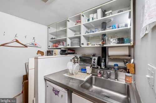 3961 Baltimore Ave, Philadelphia PA 19143-2623 exterior