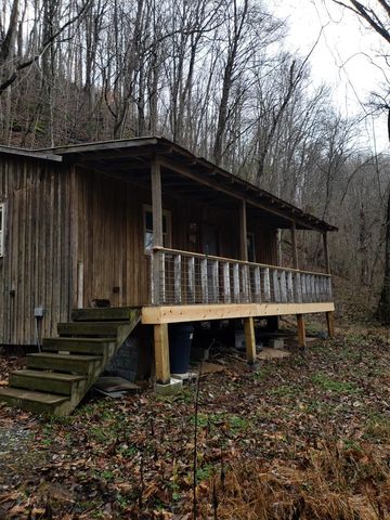 323 Dryden Ln, Gainesboro, TN 38562-6082