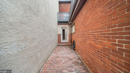 512 4 St, Philadelphia PA 19133-3105 exterior