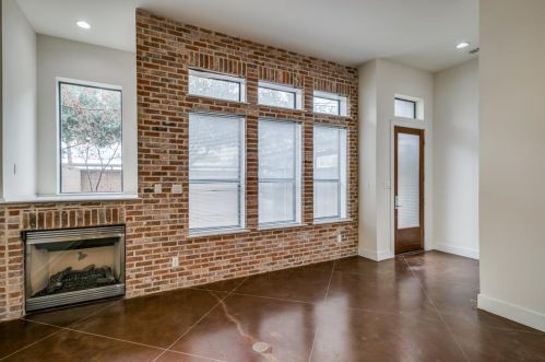 3705 Commerce St, Dallas TX  75226-1738 exterior