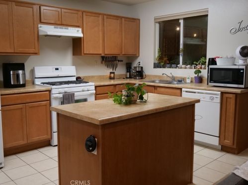 43113 Homestead St, Lancaster CA  93535-4837 exterior