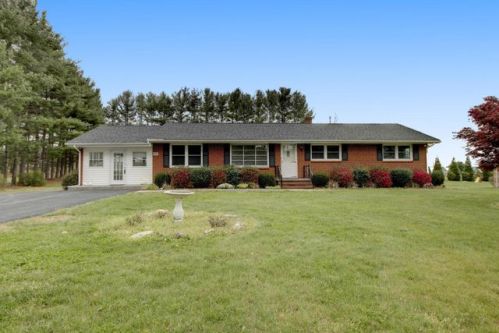 1934 Pinewood Dr, Roanoke, VA 24012-6742