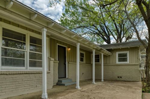 1604 Weiler Blvd, Fort Worth TX  76112-2910 exterior