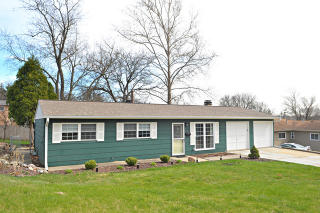 303 Tanglewood Dr, Streamwood, IL 60107-1257