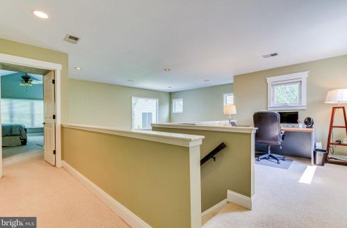 2025 Beacon Pl, Herndon, VA 20191-4843