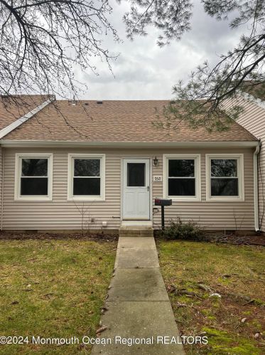 93 Halls Croft Rd, East Freehold, NJ 07728-5267