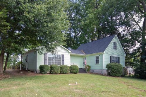57 Grove St, Dahlonega, GA 30533-0423
