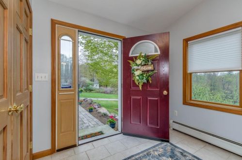 187 Elm St, Concord, NH 03303-3305