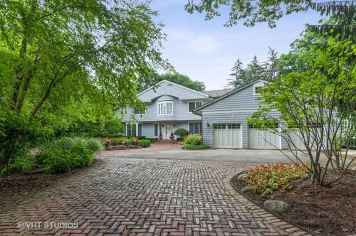 820 Eastwood Ln, Glenview, IL 60025-3200