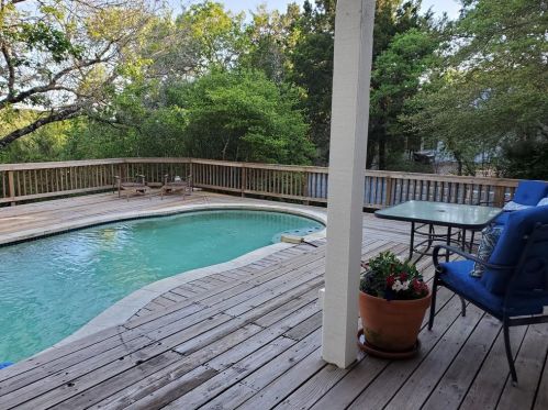 1133 Elder Cir, Austin TX  78733-3422 exterior