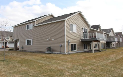 8561 Gateway Cir, Monticello, MN 55362-4623