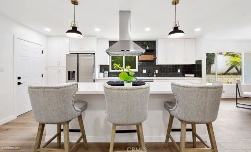 915 Alta Vista Dr, Vista CA  92084-5517 exterior