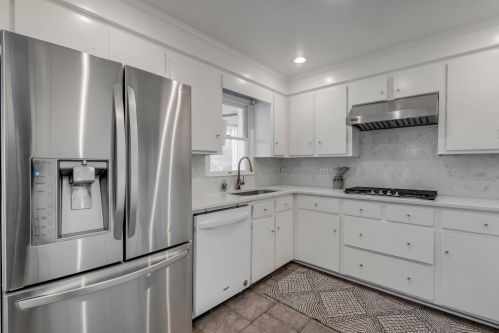 2201 Palm Blvd, Isle Of Palms SC  29451-2349 exterior